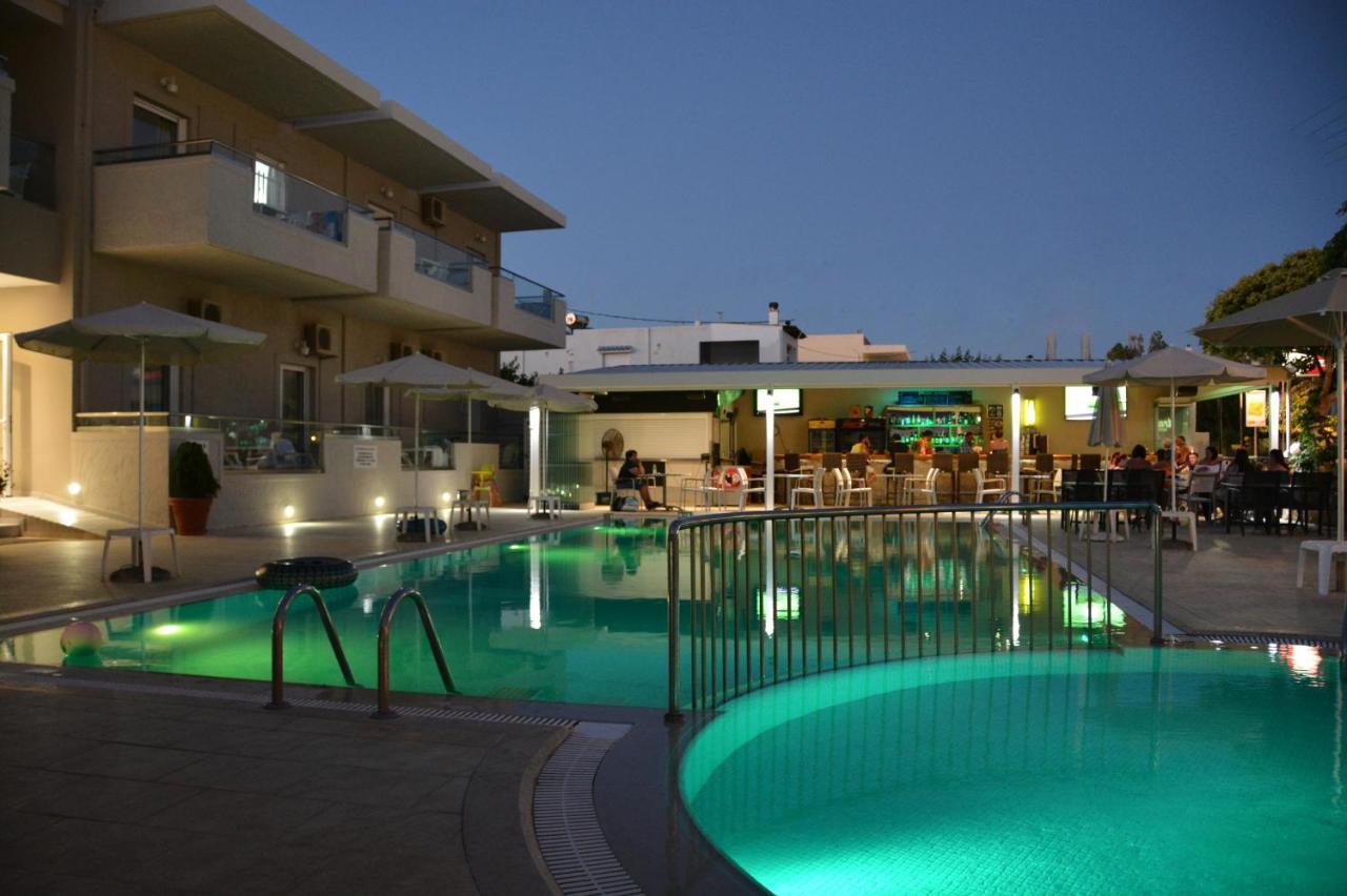 Christina Hotel Adelianos Kampos Exterior photo