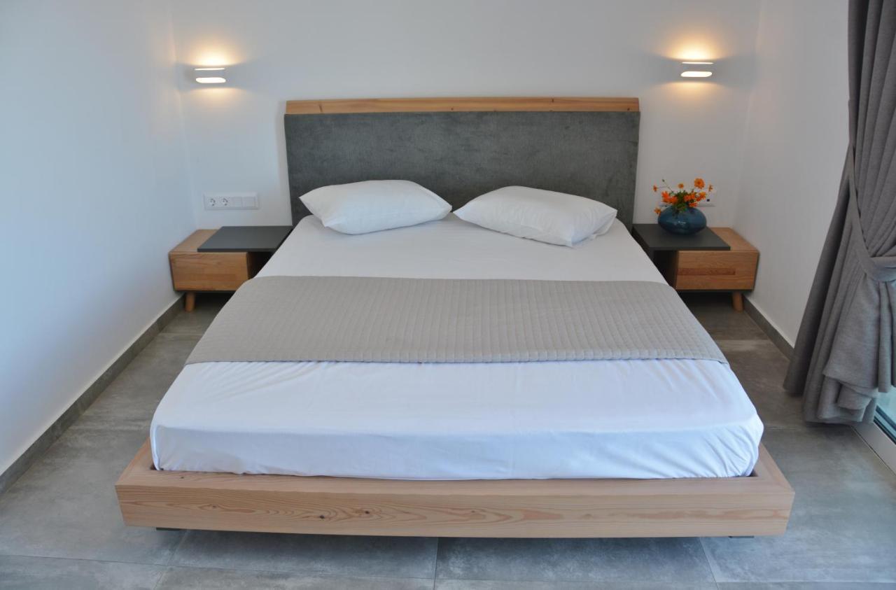 Christina Hotel Adelianos Kampos Exterior photo