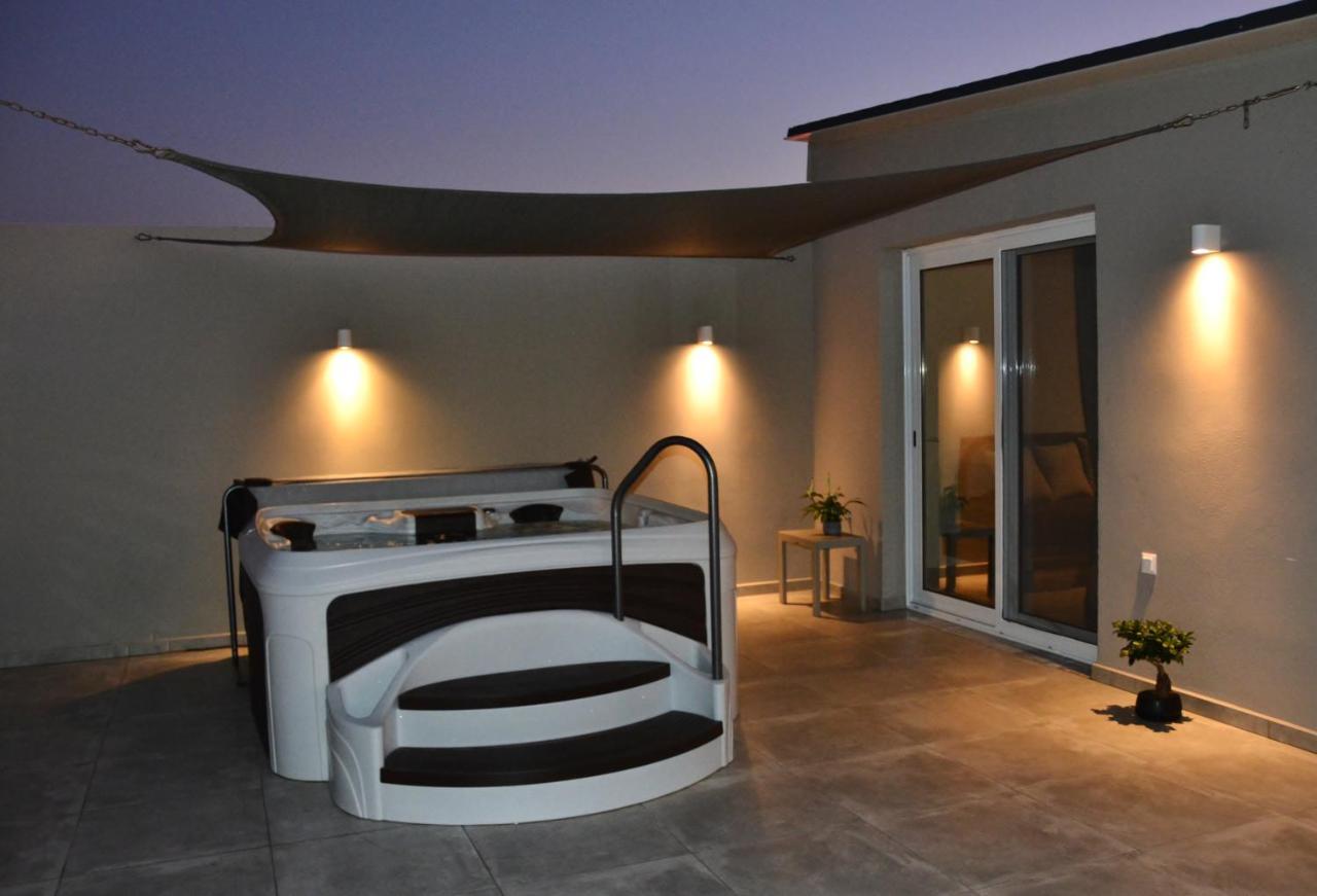 Christina Hotel Adelianos Kampos Exterior photo