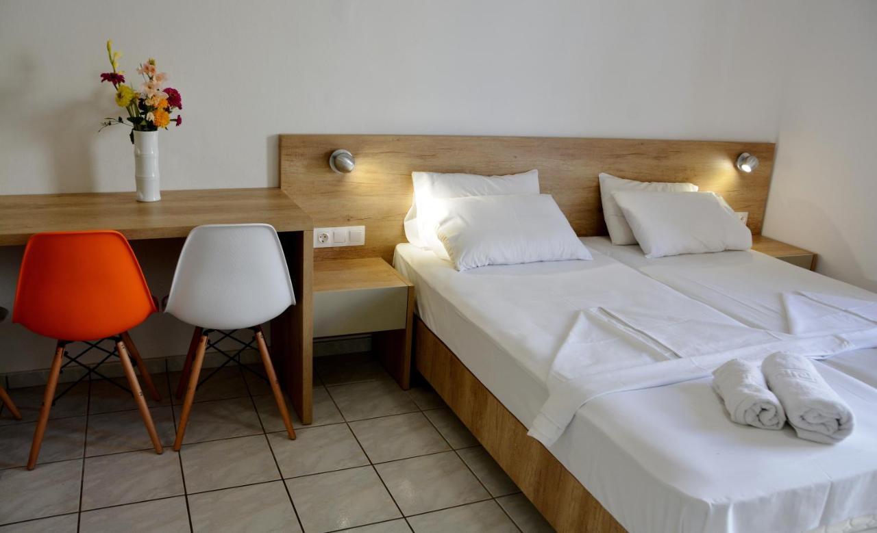 Christina Hotel Adelianos Kampos Exterior photo