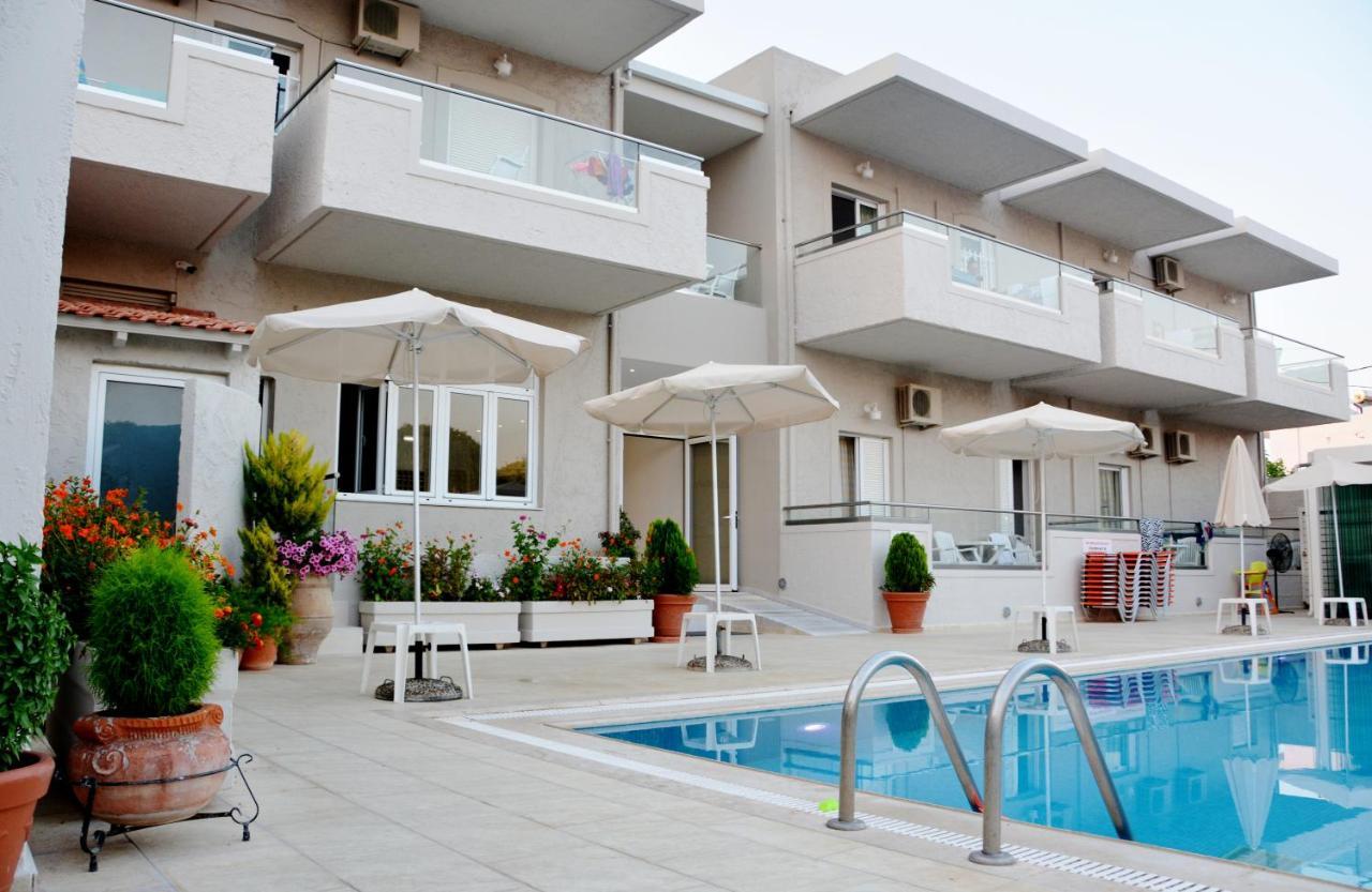 Christina Hotel Adelianos Kampos Exterior photo